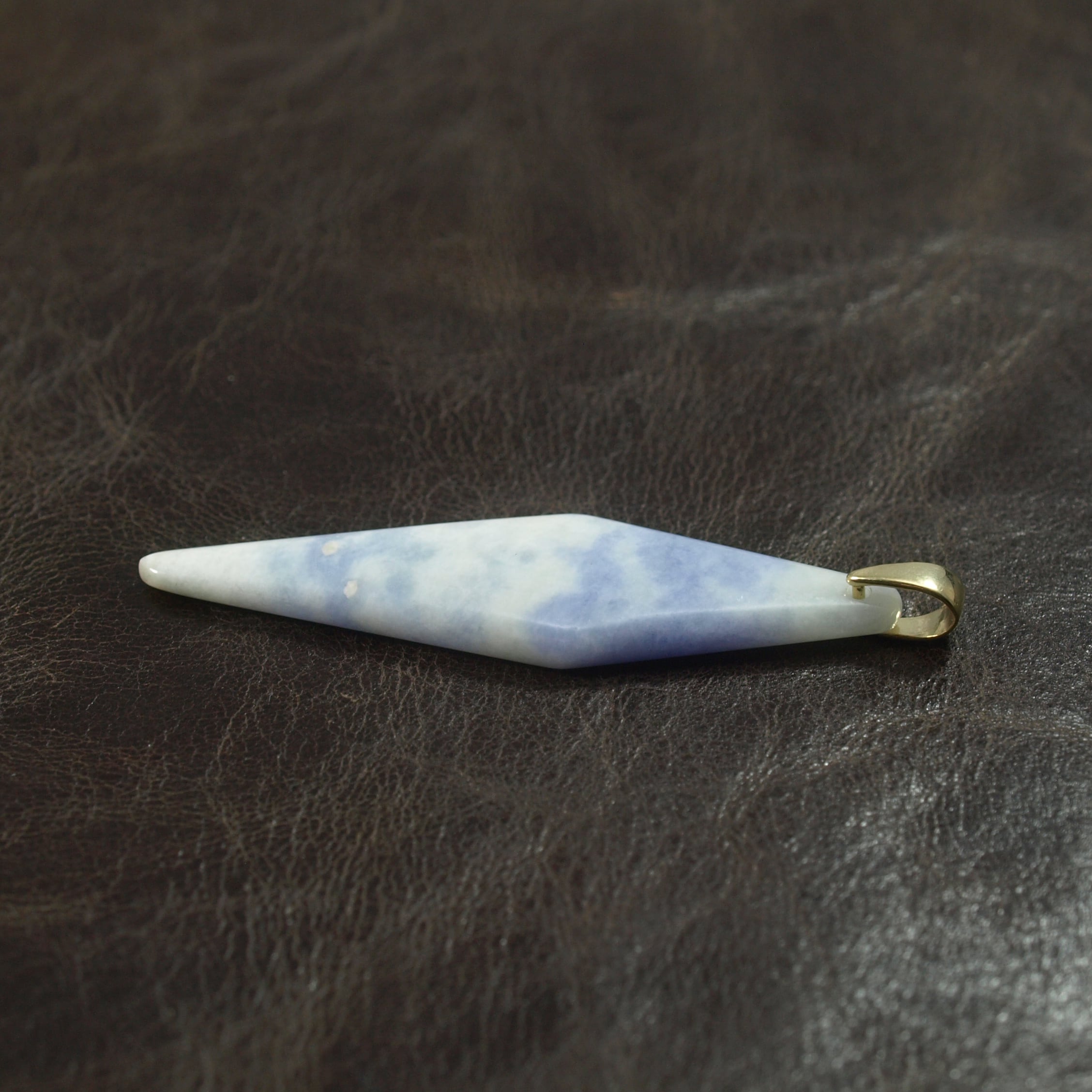 糸魚川翡翠 ラベンダー翡翠 菱形ペンダントトップ 3.0g Itoigawa