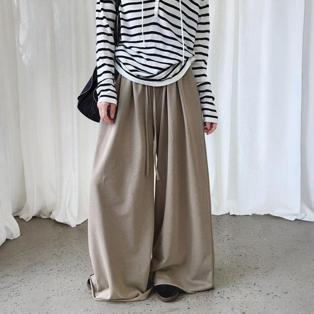 ドロストワイドレッグモッピングスウェットパンツ　A01774