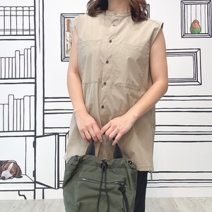 胸ポケノースリーブブラウス