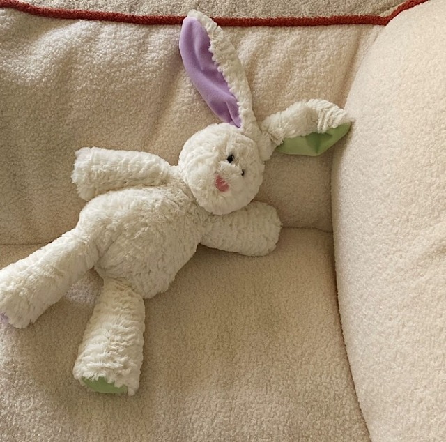 【お取り寄せ】ウサギ プレゼント かわいい 置物 玩具 韓国風 おもちゃ ぬいぐるみ