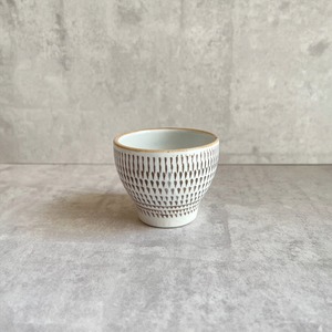 A2220　 彫カンナ丸カップ　（茶）