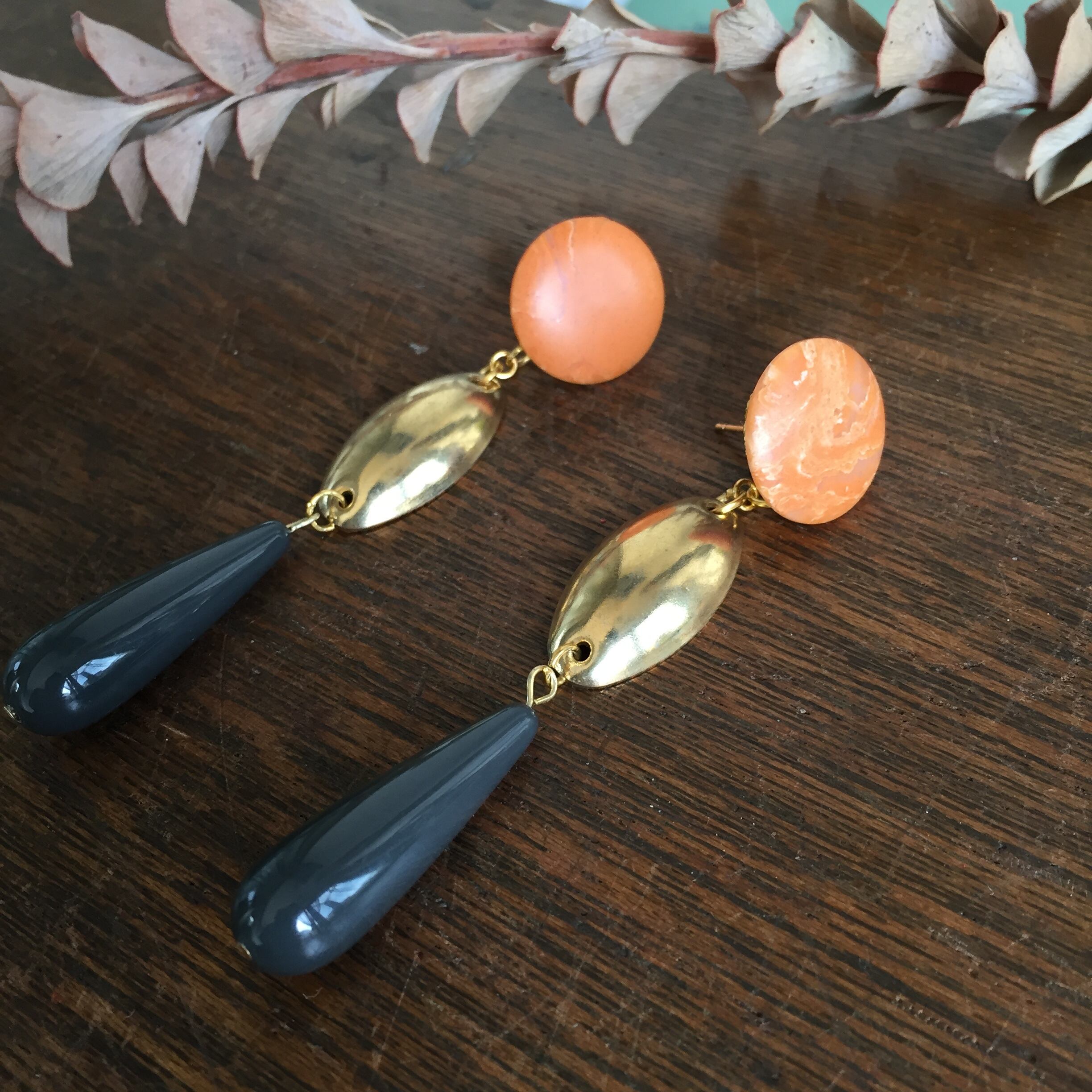【SALE】オレンジボタンロングピアス(vintage botton・vintage part)