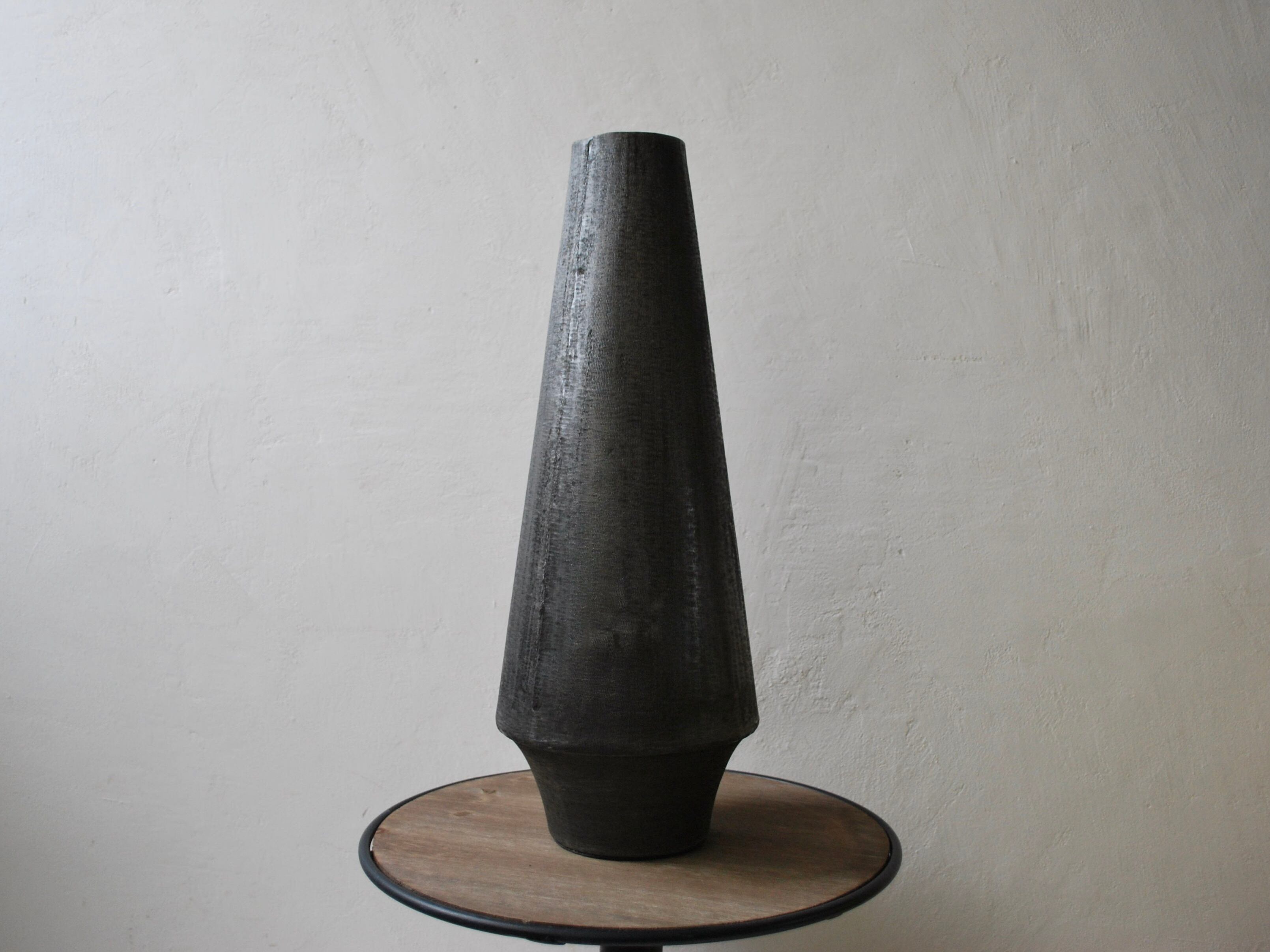 Weekend VASE：[ Aluminu Vase Noir ]アルミニウムフラワーベース/花器・一輪挿し（ブラック）