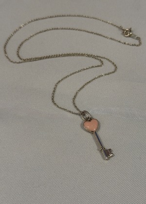 Tiffany&Co./ Design heart key pink necklace.(US)