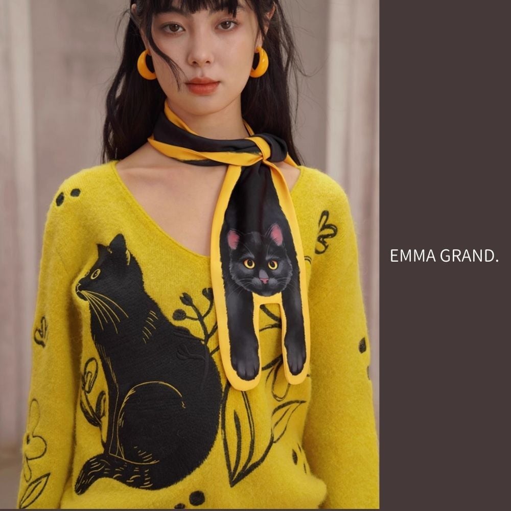 夜の回廊を歩く黒猫のロングスカーフ E00611 | EMMA GRAND