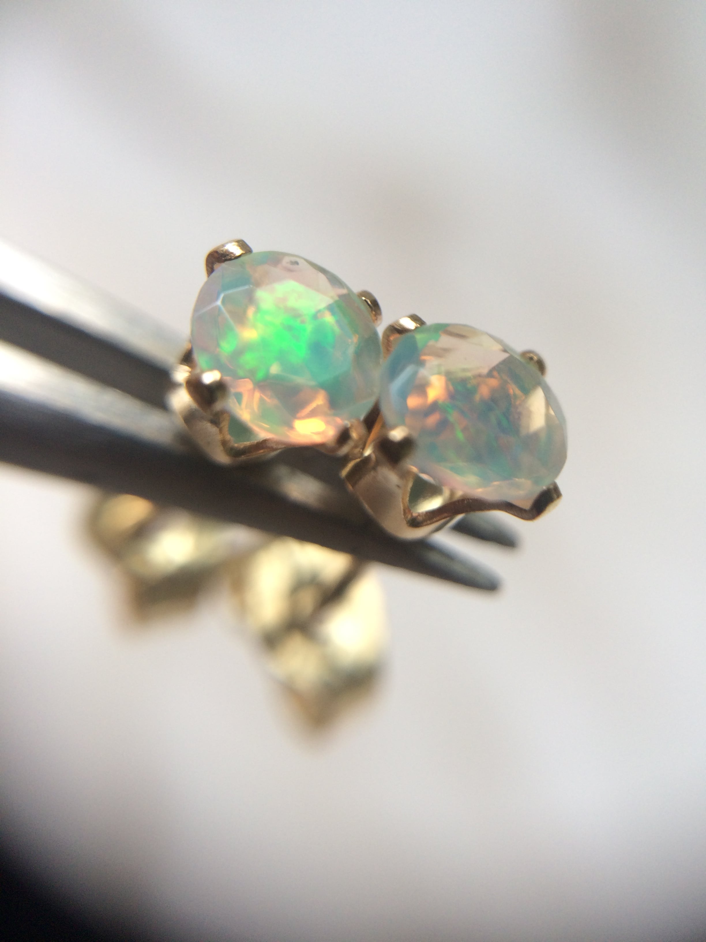 もさ◆エチオピアオパールひと粒ピアス K14gf 宝石質AAAエチオピアオパール 4mm 一粒ピアス | simon