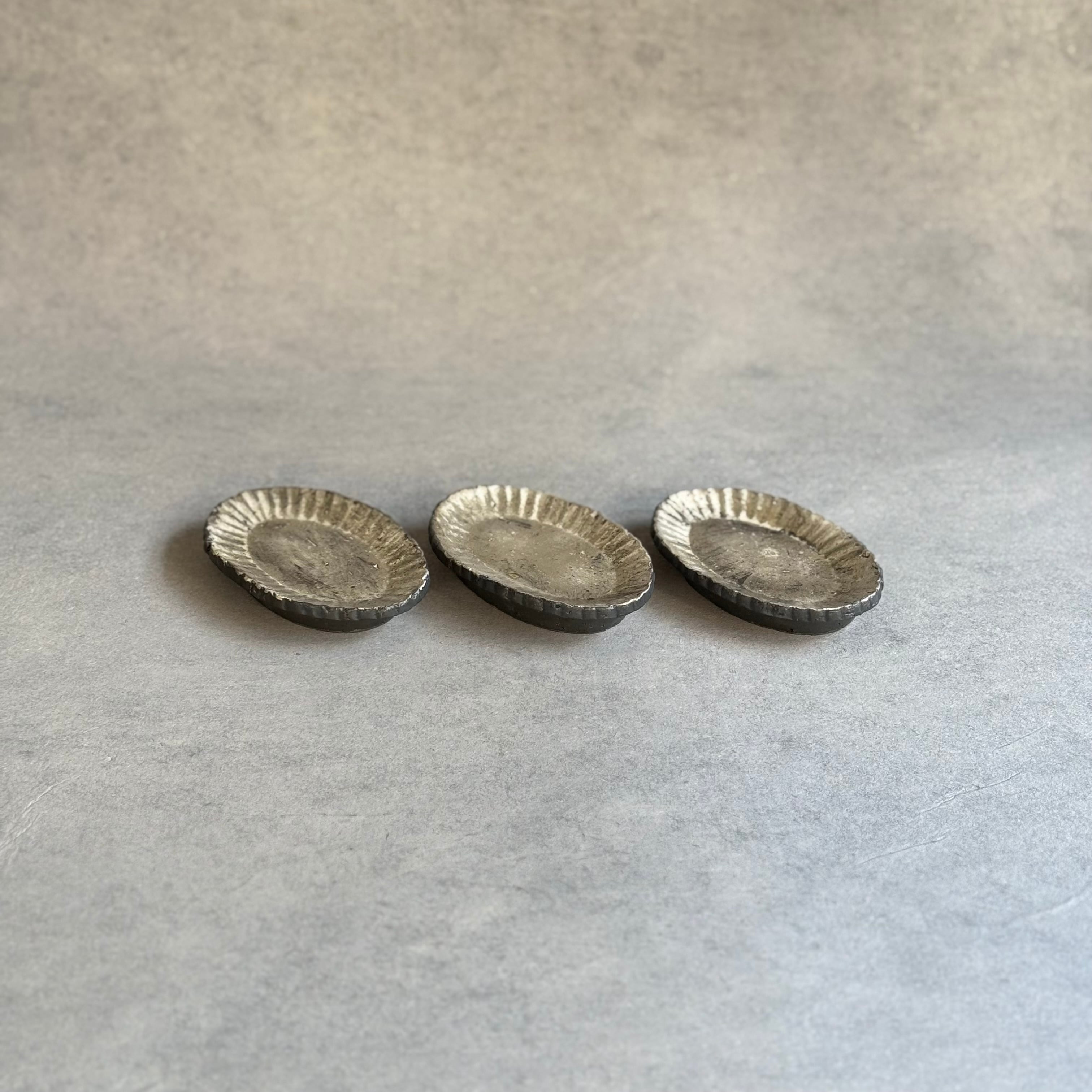 加藤祥孝   銀彩 楕円輪花豆皿