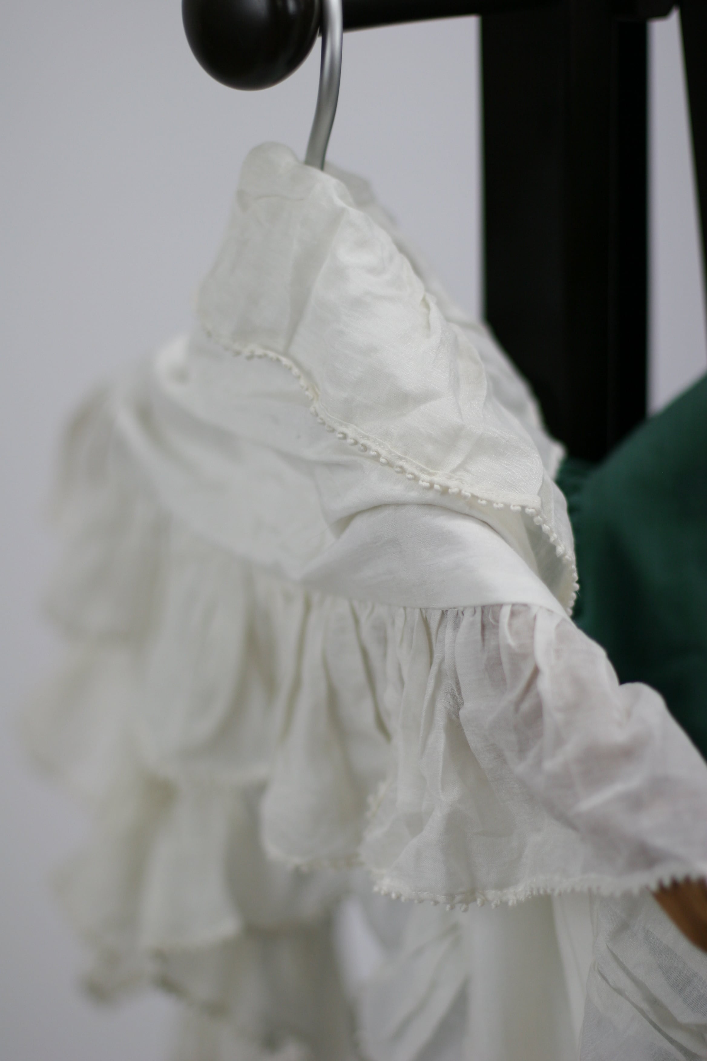BUNON】 COTTON SILK RUFFLE STOLE off white / green | Le Nid de Lili