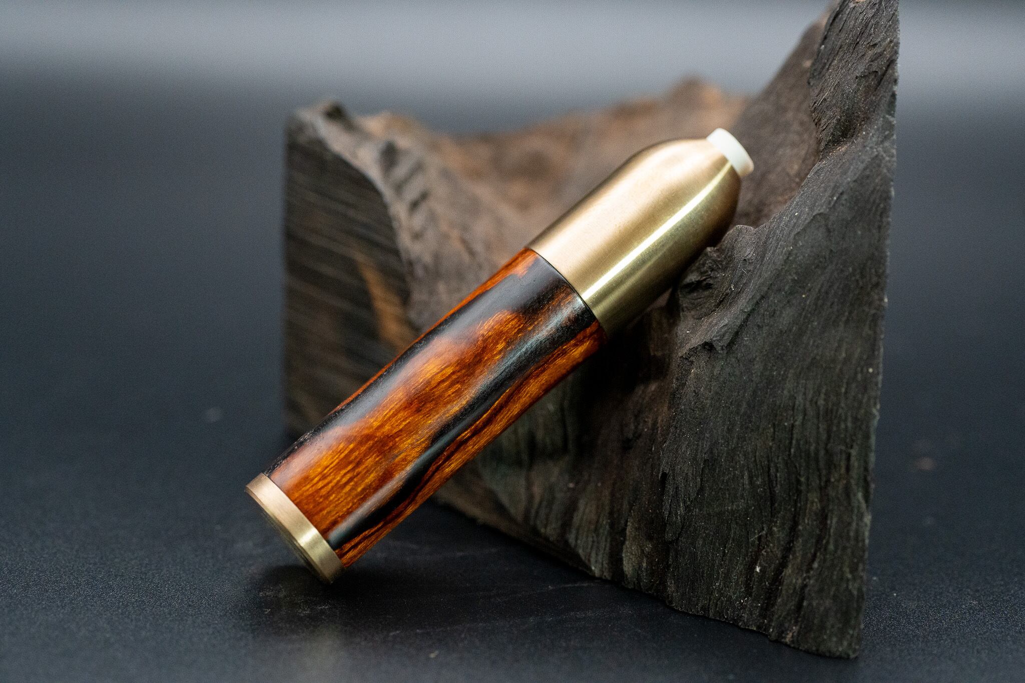 【砂漠の宝石】デザートアイアンウッド ツイスト消しゴム gold