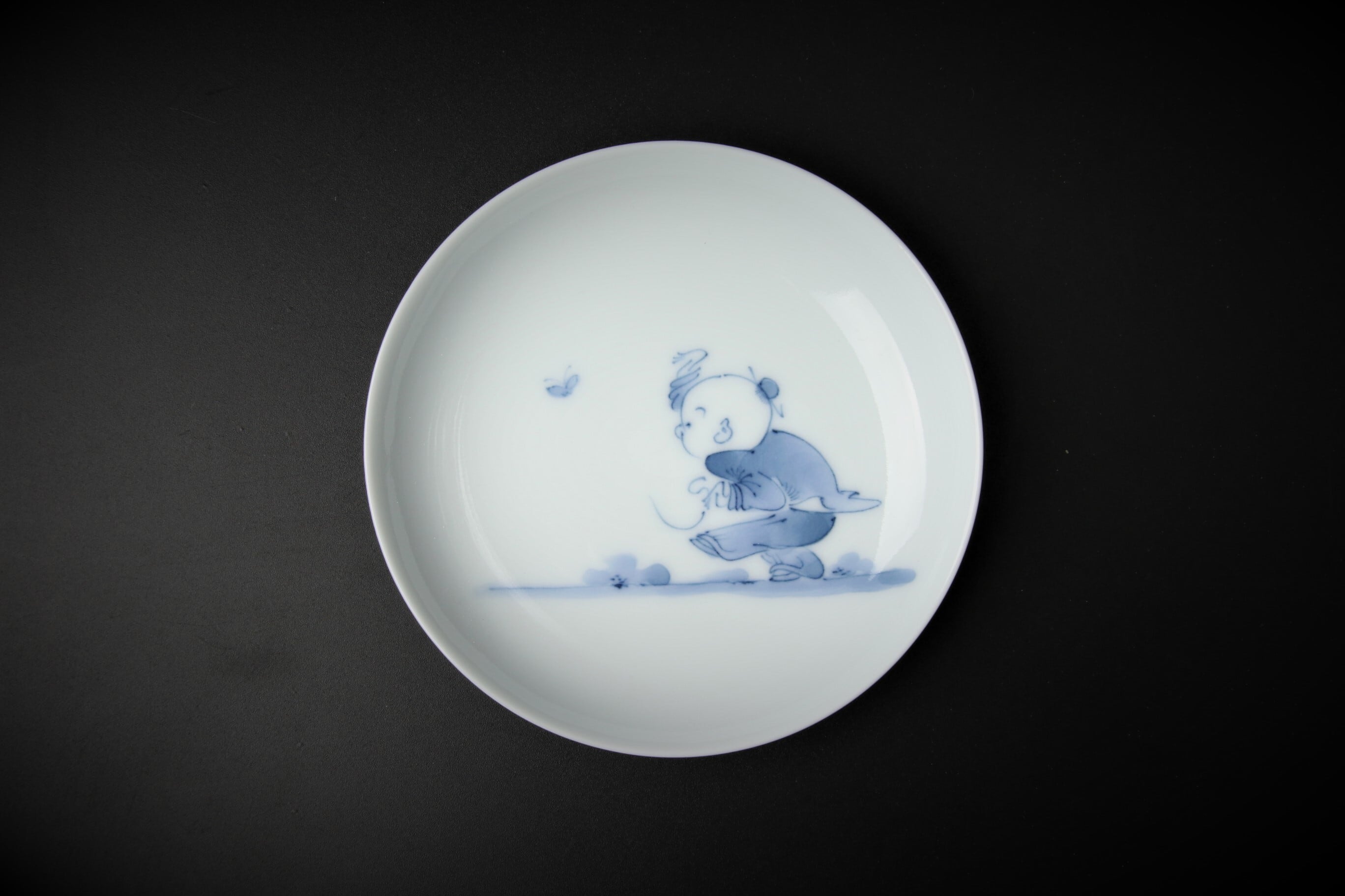 新品未使用【三川内焼唐子絵白磁皿3枚セット】日本を代表する陶磁器希少貴重在銘あり 新品未使用【三川内焼唐子絵白磁皿3枚セット】日本を代表する陶磁器