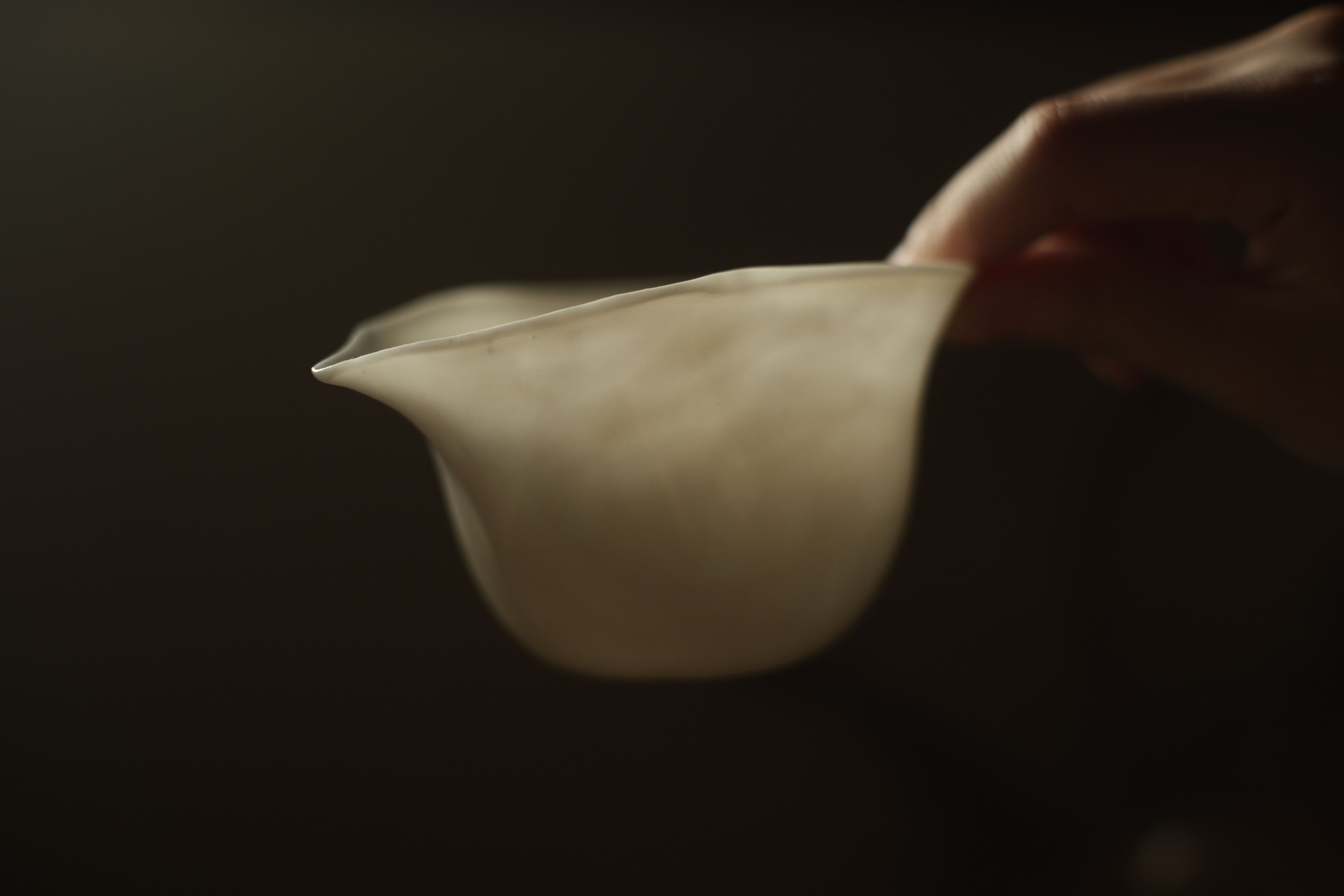 手拓薄胎白磁茶海・瓢箪＜徳化窯＞（型作り・手押し/満水容量145cc