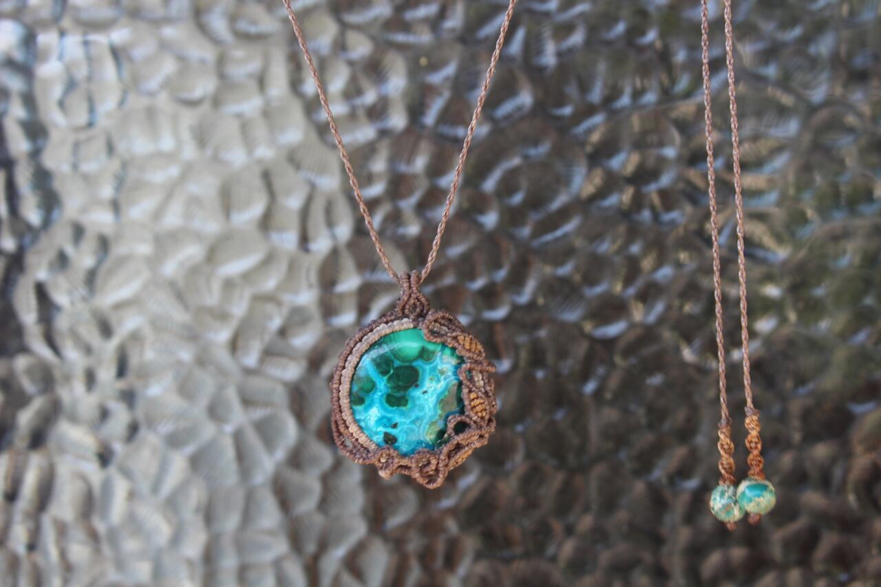 Chrysocolla malachite micro macrame pendant