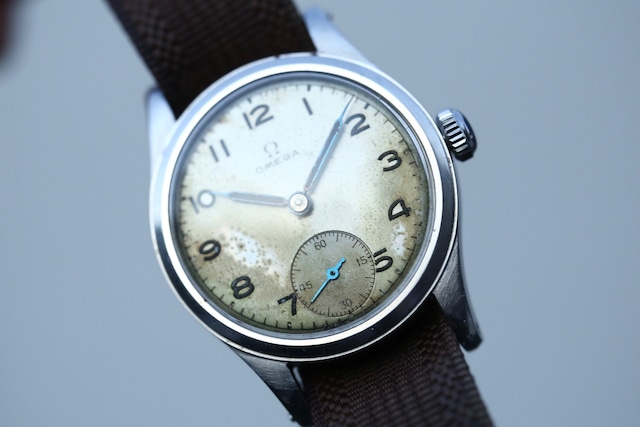 【OMEGA】 1940’s オメガ ミリタリーモデル オフィサーケース ホワイトダイヤル ブルースチール夜光仕様  / Vintagewatch /  Officer Cal.26.5