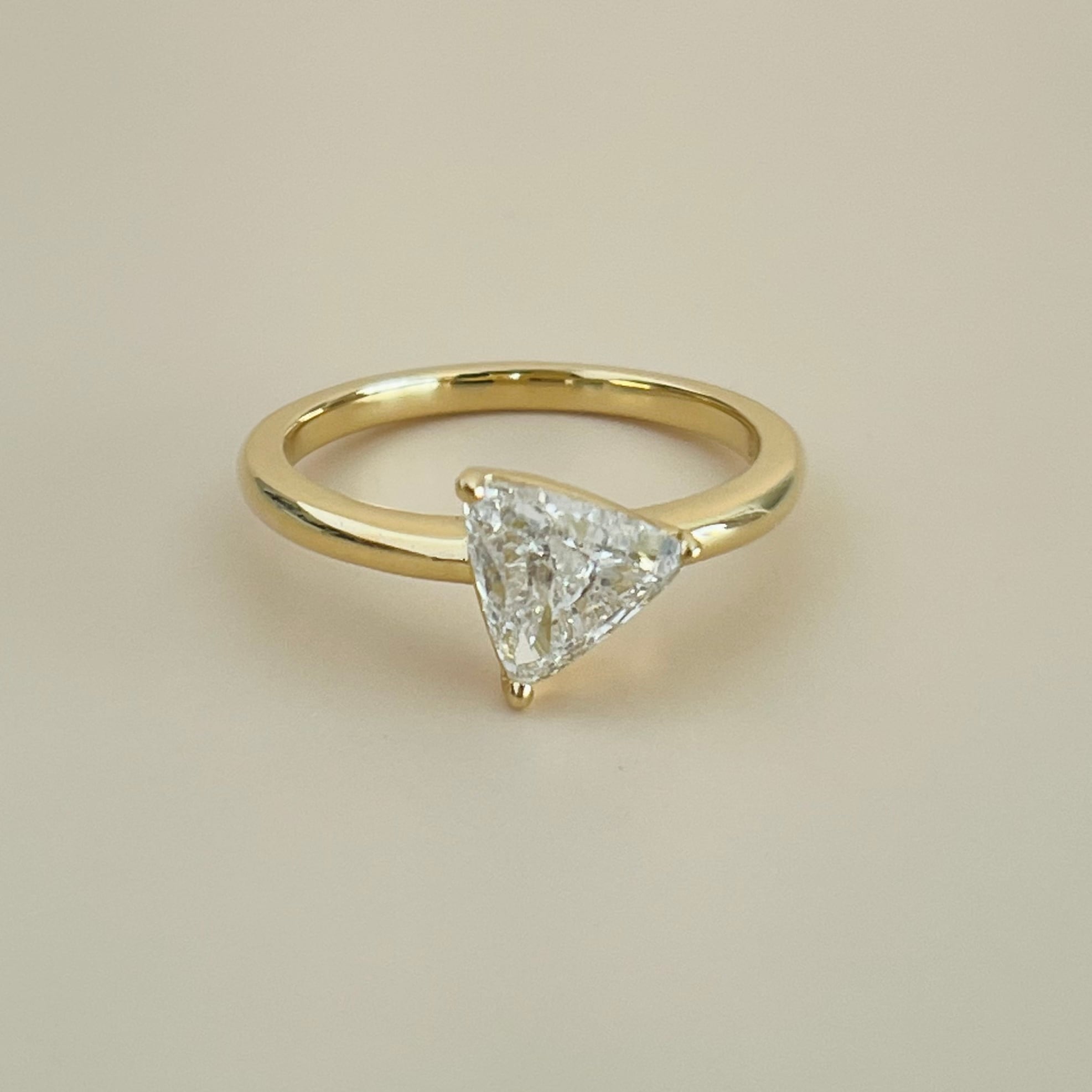 トリリアントカット ダイヤモンド リング 0.785ct K18イエローゴールド チェカ 鑑別書付 | cheka Diamond & Jewelry  powered by BASE