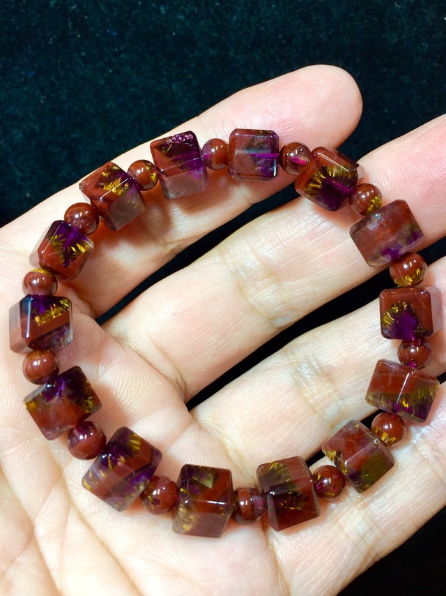 10) 「スーパー・レインボー・アメジスト」キューブ・ブレスレット(レディース)