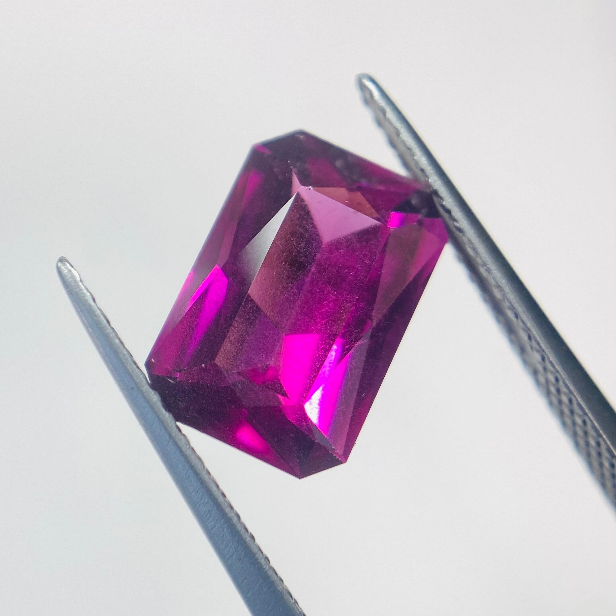 クラシックなロードライトガーネット