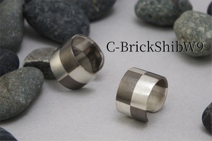 C-BrickShiW9 四分一銀のレンガパターンイヤカフ