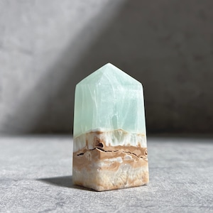 【高品質】カリビアンブルーカルサイト タワー22◇ Caribbian Blue Calcite ◇天然石・鉱物・パワーストーン