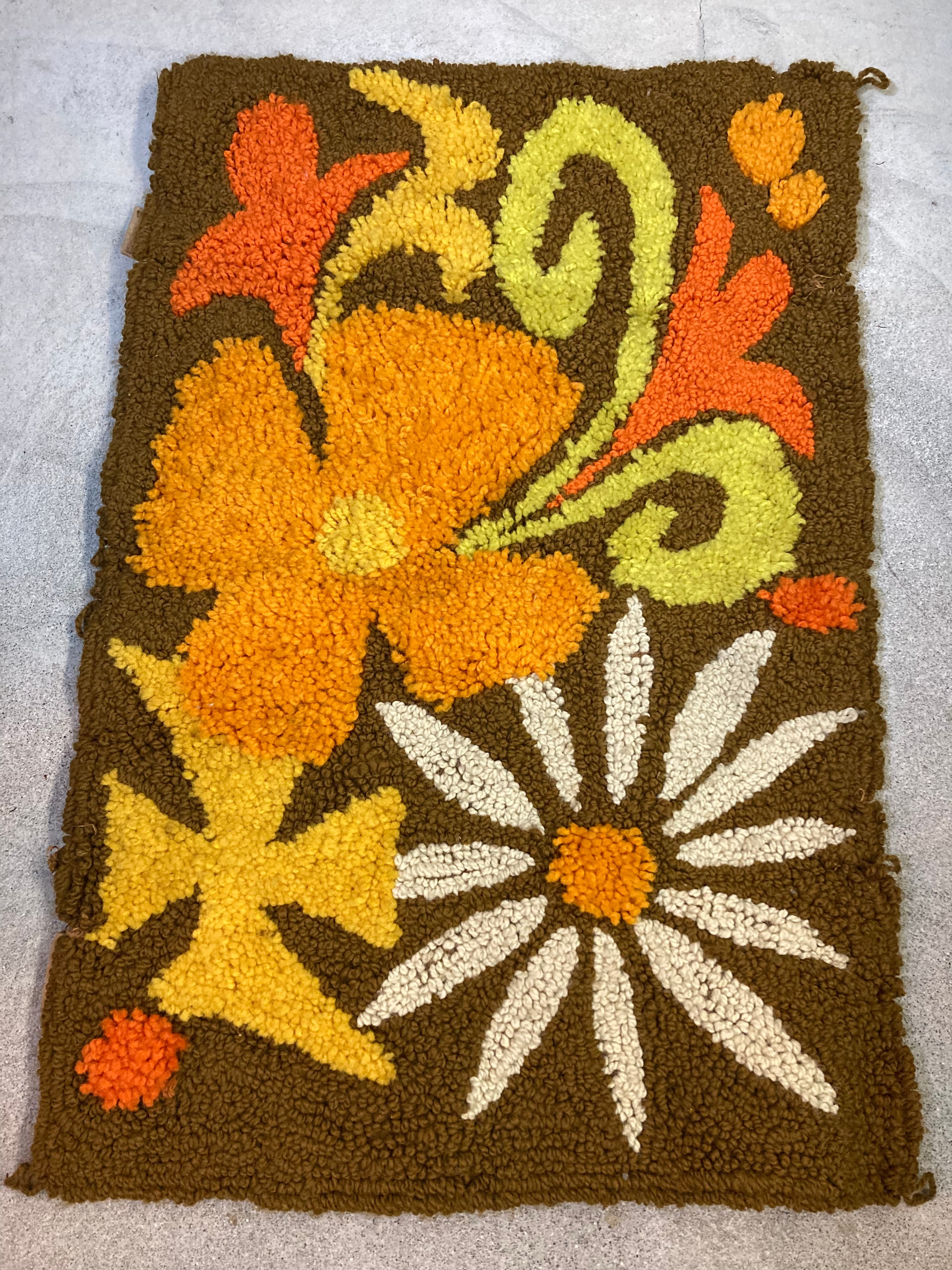 60s VINTAGE Shaggy rug  (beady antiques)