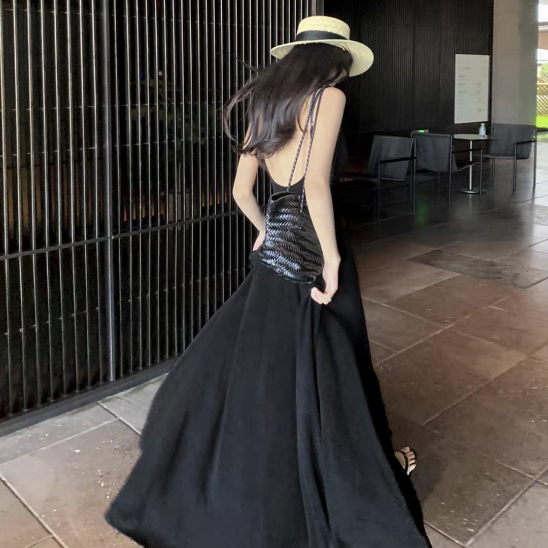 Backless dress 260309