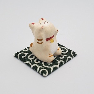 ほっこり可愛いちぎり和紙の招き猫(ミニ・茶トラ)