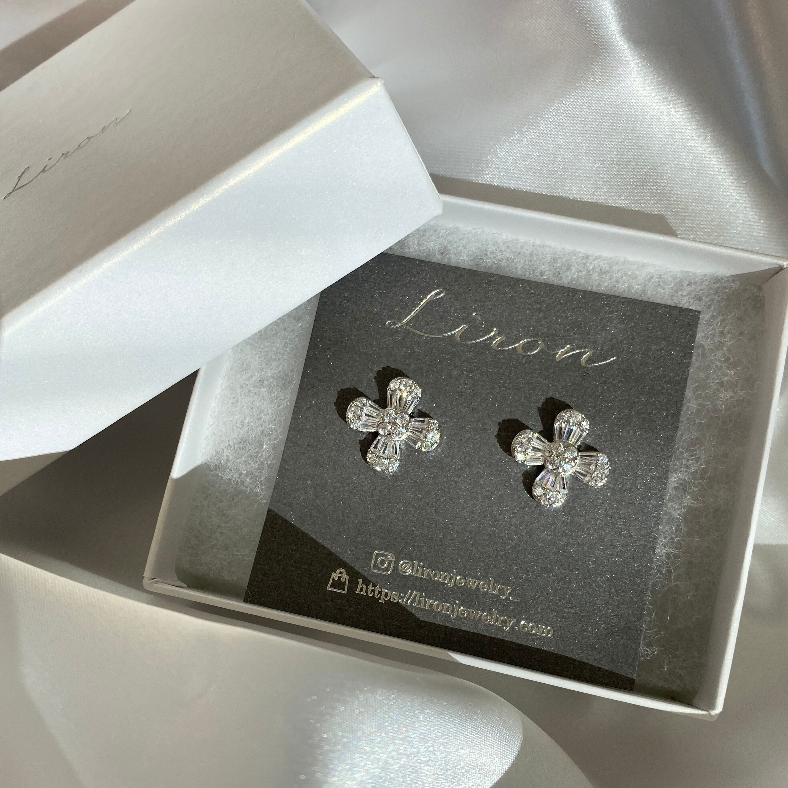 フレッシュフラワーピアス | Liron