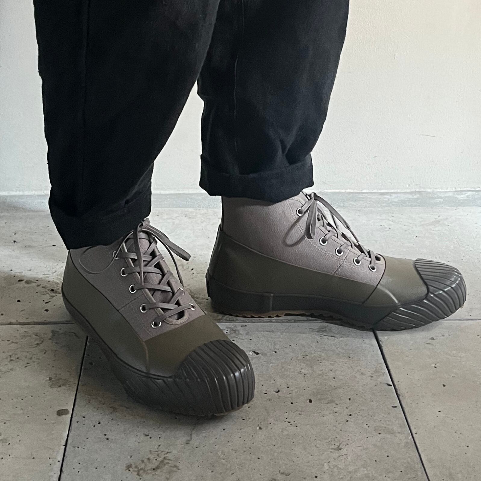 【美品】レペット　フラット　約22.5㌢　Tストラップ　エナメル　スエード　黒 美品】レペット フラット 約22.5㌢ Tストラップ エナメル