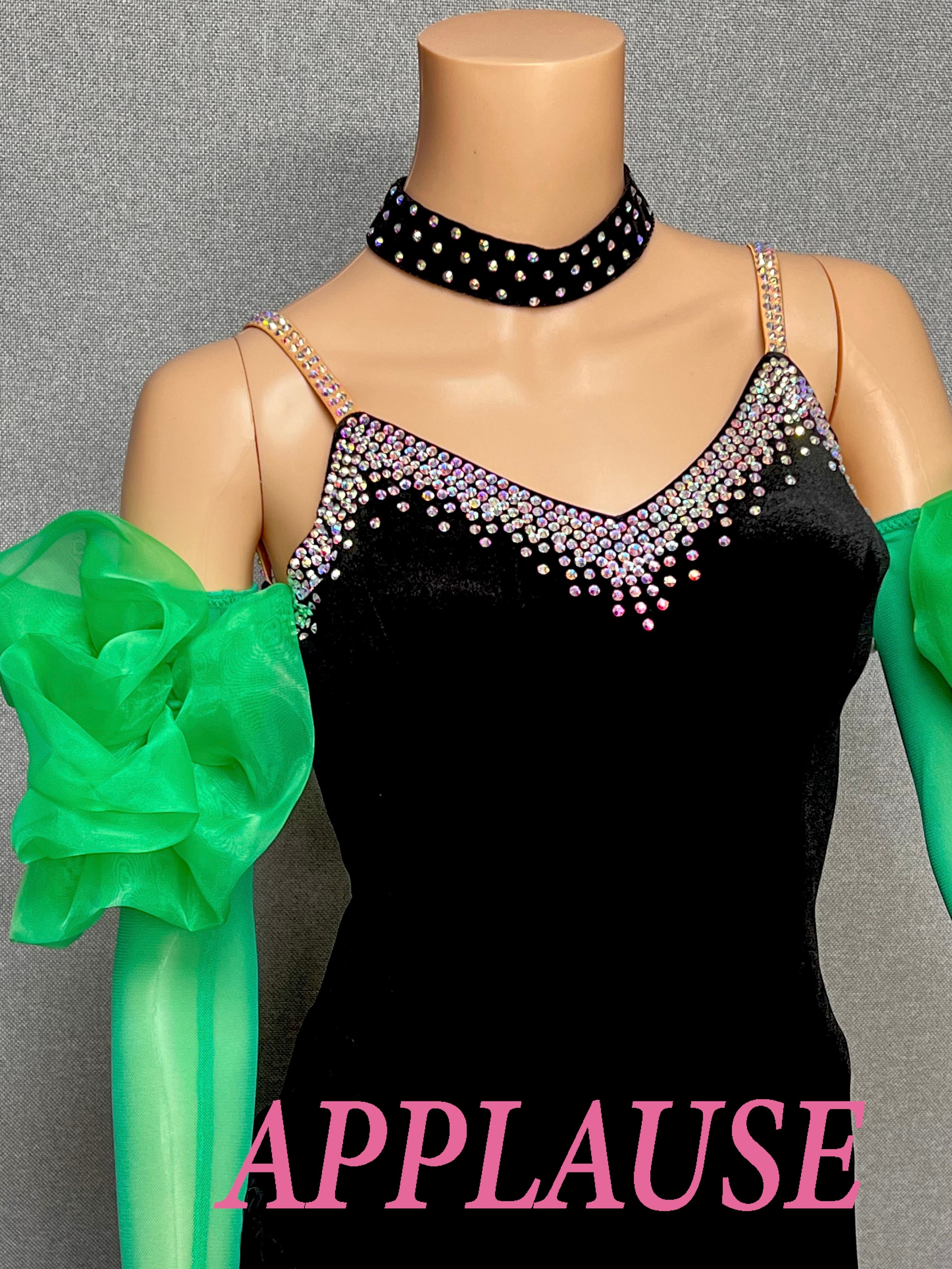 【新着】社交ダンス ドレス　 スタンダード　 モダンドレス　 ブラック（ベルベット、緑バラグローブ）　M　ST-25-33　デモ・競技用ドレス　発表会衣装　パーティドレス　ワンピース 　舞台衣装