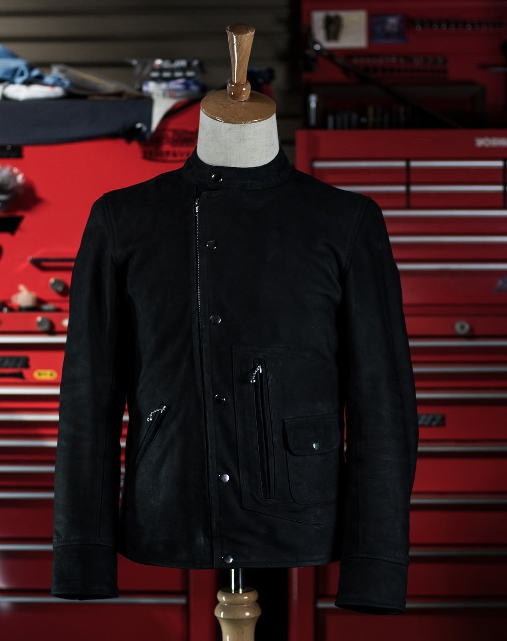 Leather jacket MODEL