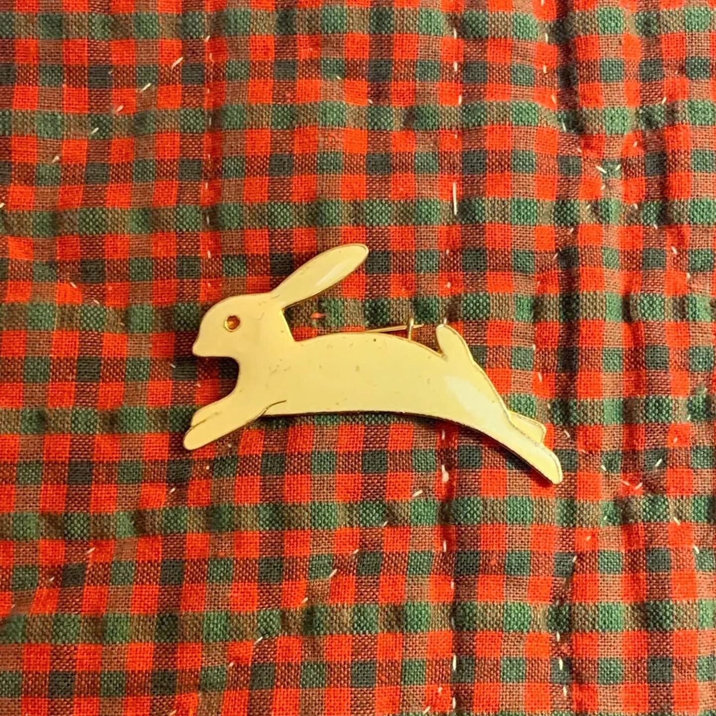 おつきみ ☽ red eye rabbit brooch