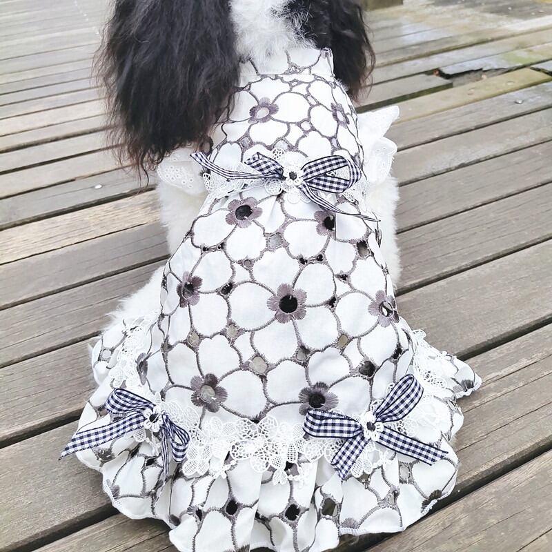 大型犬もOK 大きな花柄の特徴的なワンピース