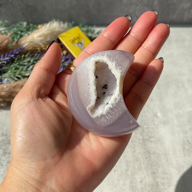 ブラジル産 アゲートムーン｜ドゥルージー入り・ブラックライトで反応する三日月