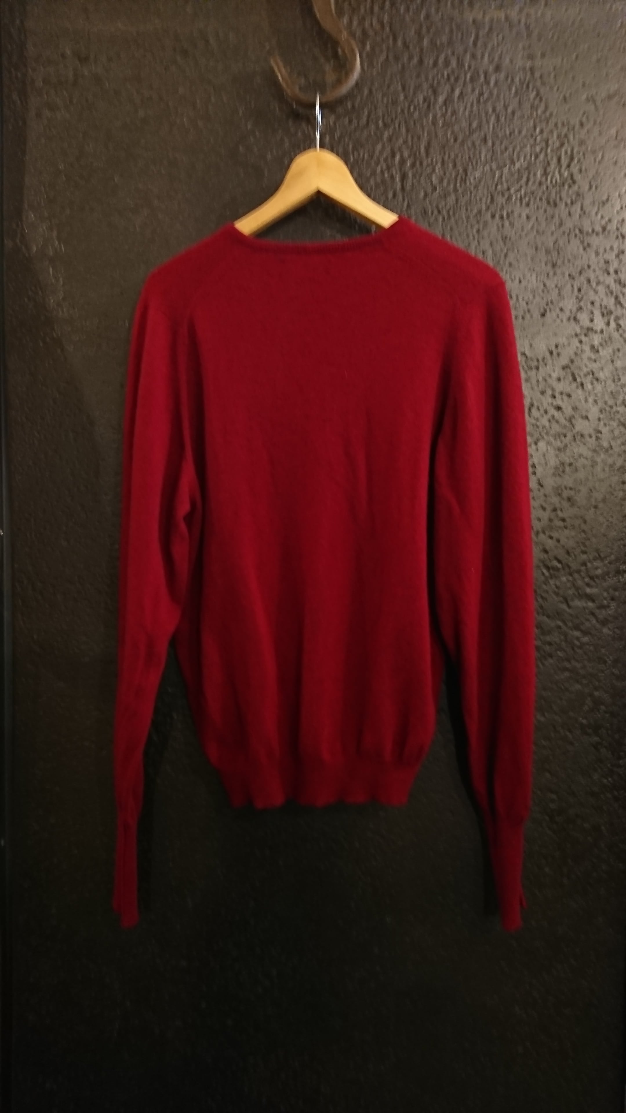 Ballantyne CASHMERE V-NECK SWEATER MADE IN SCOTLAND | BOW & ARROW