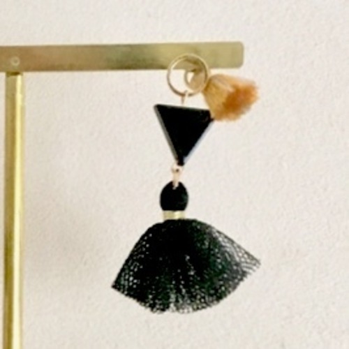 a girl who is wearing a skirt ピアス/ブラックスカート