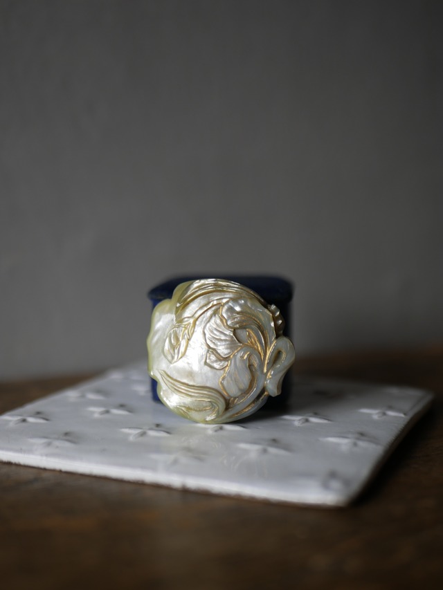 シェルのバームケース　アヤメ　フランスアンティーク　アンティークのある暮らし　　