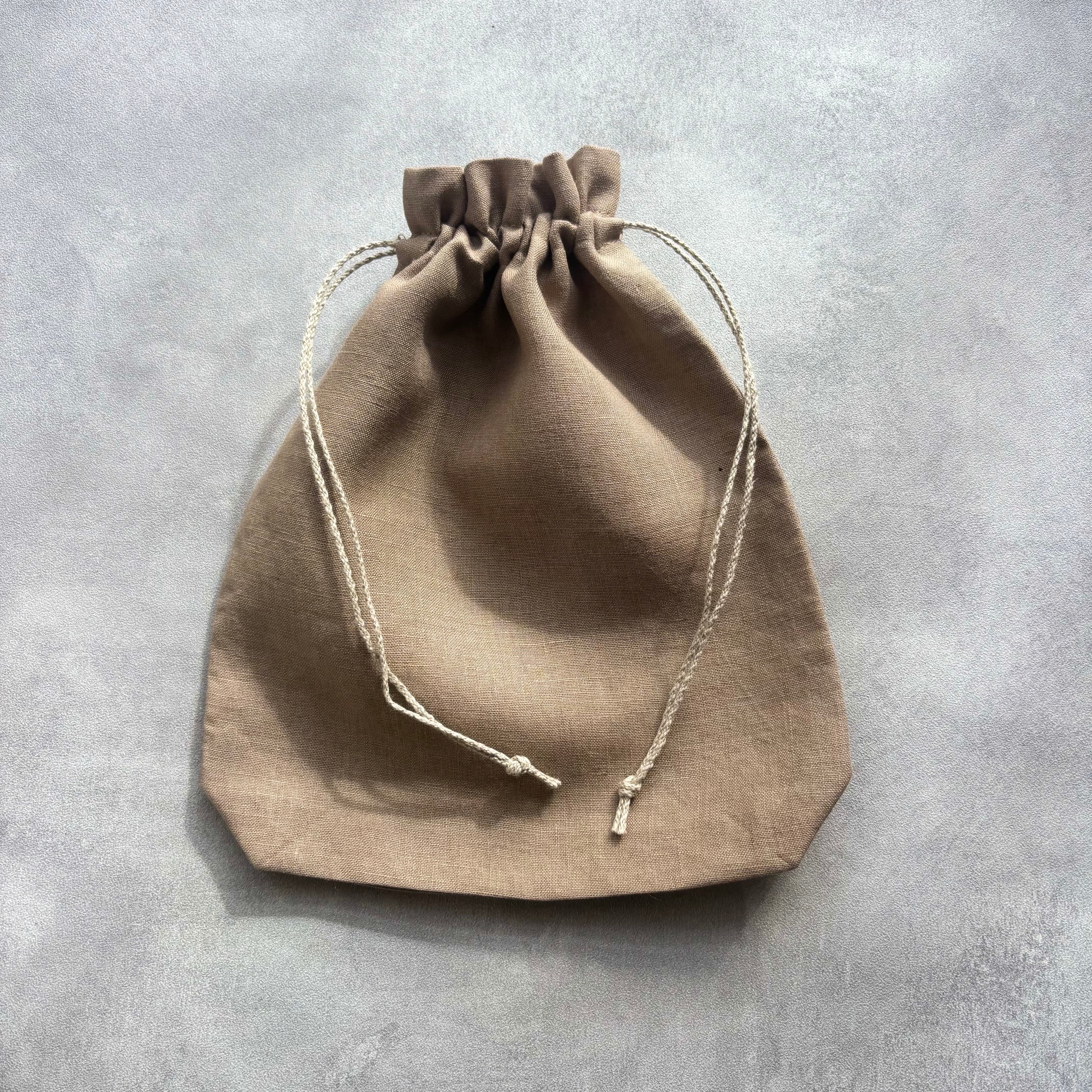 草木染め 巾着ポーチ Medium size リネン100% & リネン100%紐 color : くるみの果穂染め