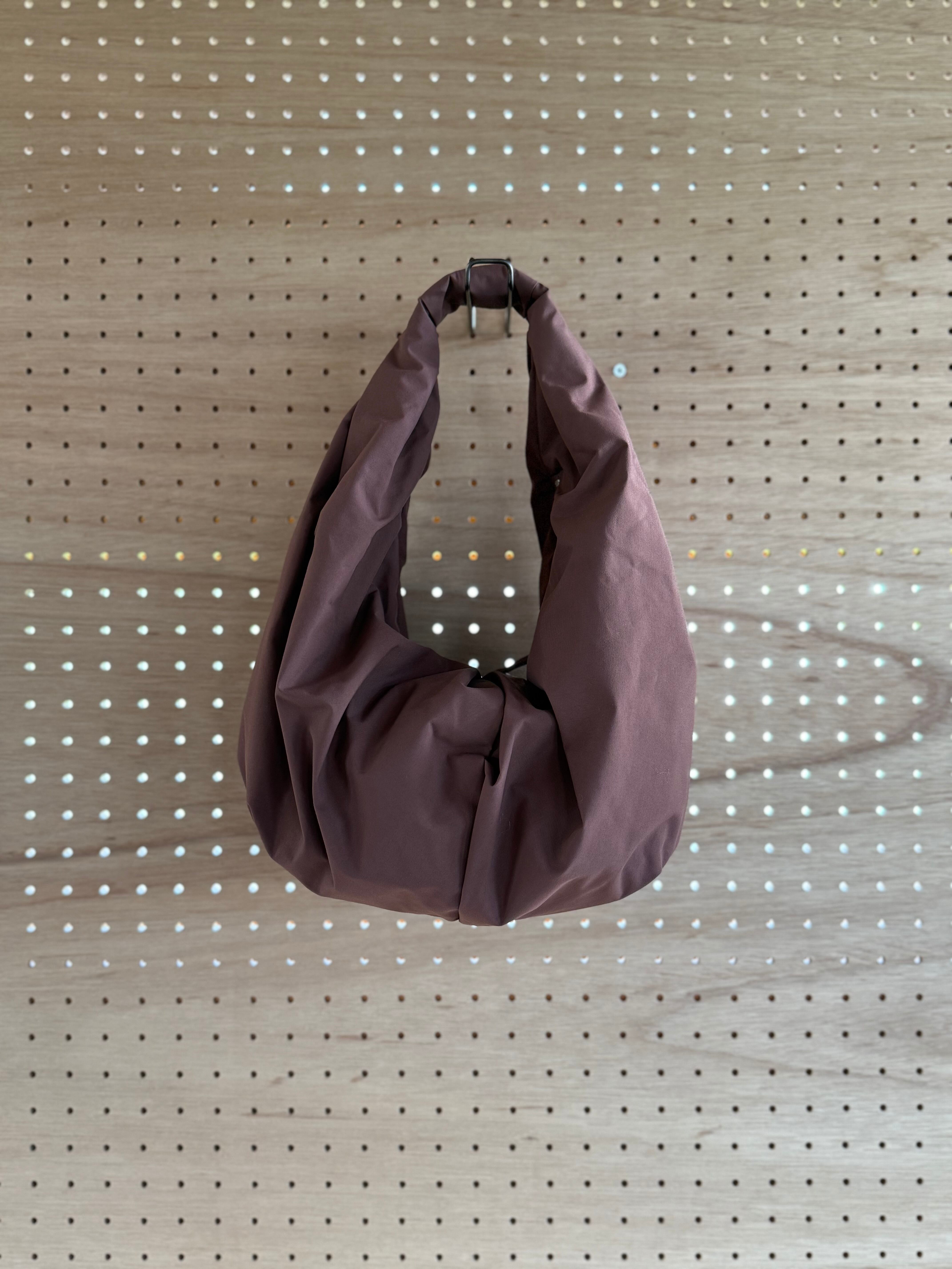 D-VEC【 DWR SHOULDER MOON BAG MINI】 | LARGE LAB TOWN