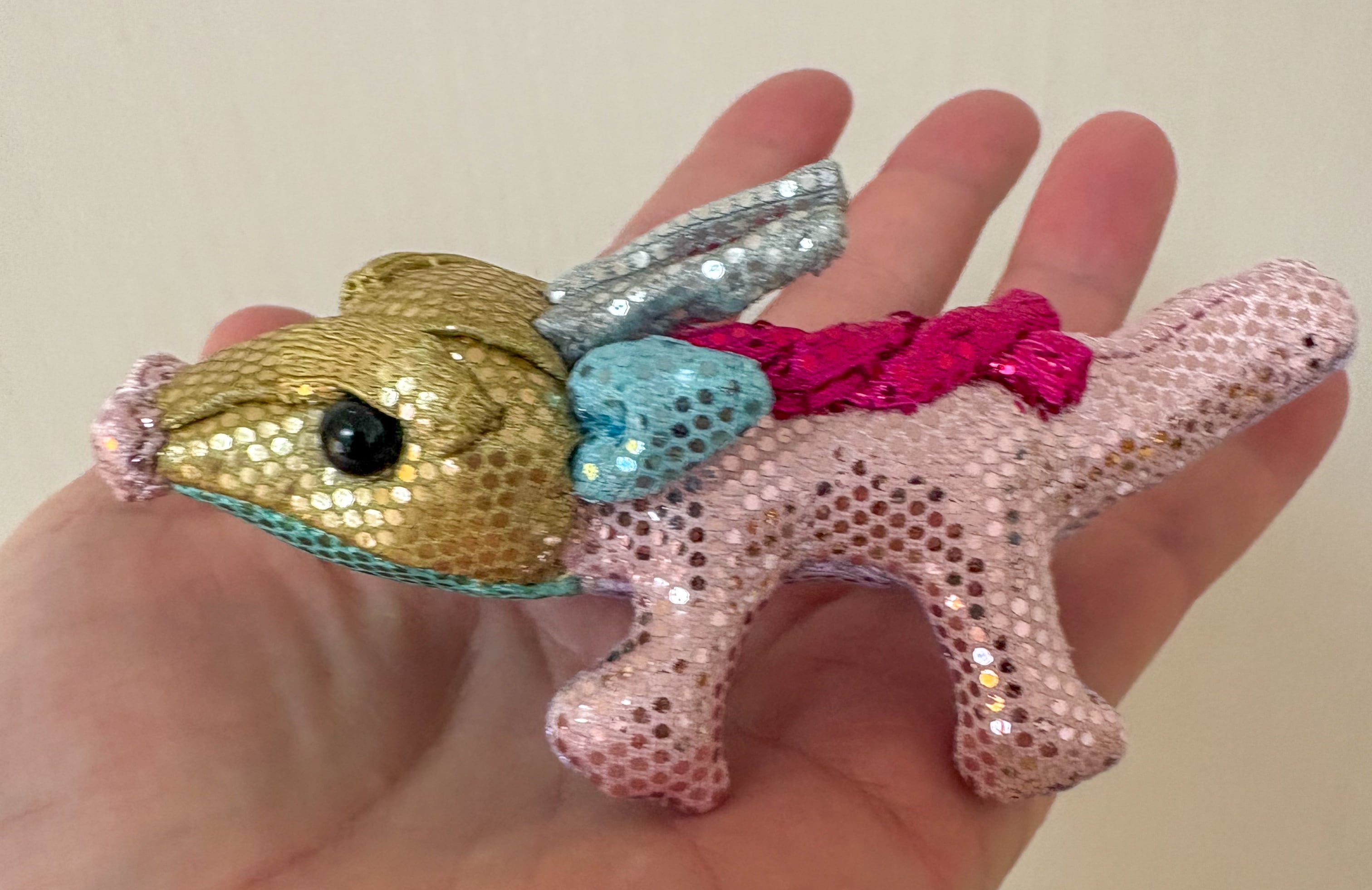 春色の七色の龍神のぬいぐるみ