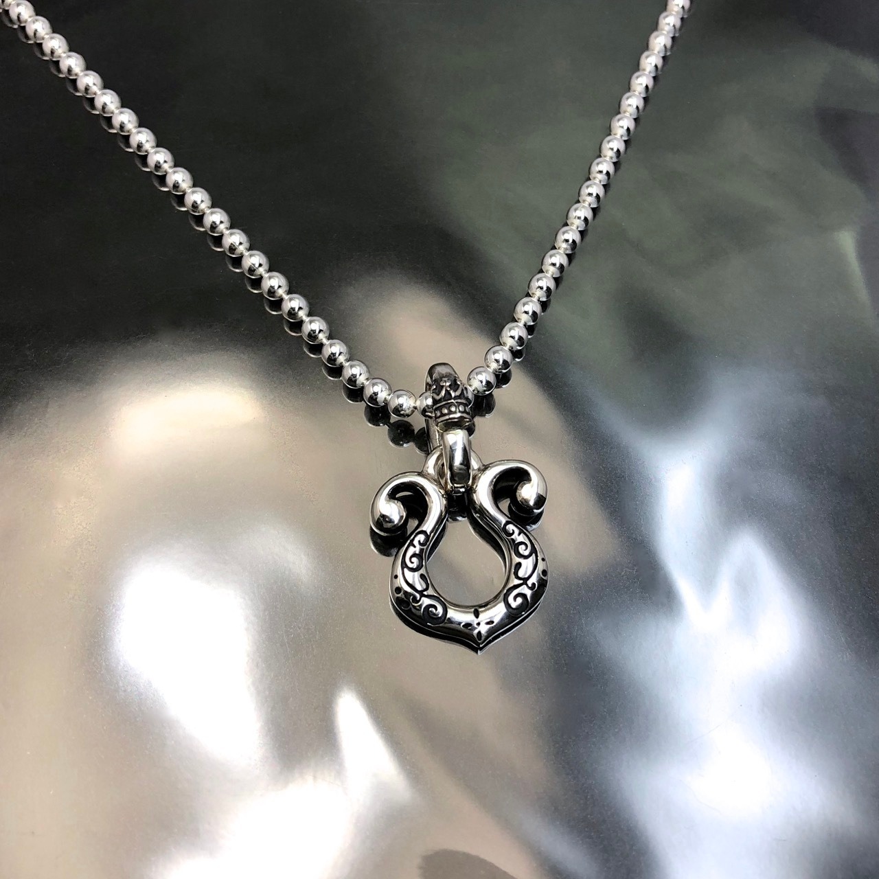 RHYTHMIC HORSESHOE : IVY PENDANT / リズミックホースシュー・アイビーペンダント