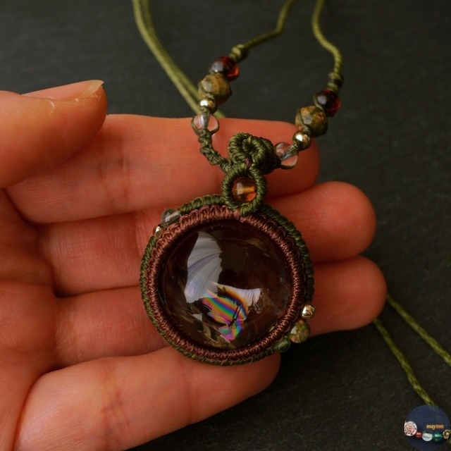 レインボースモーキークォーツ（スモーキーアイリスクォーツ）のマクラメネックレス ～森林の癒し～