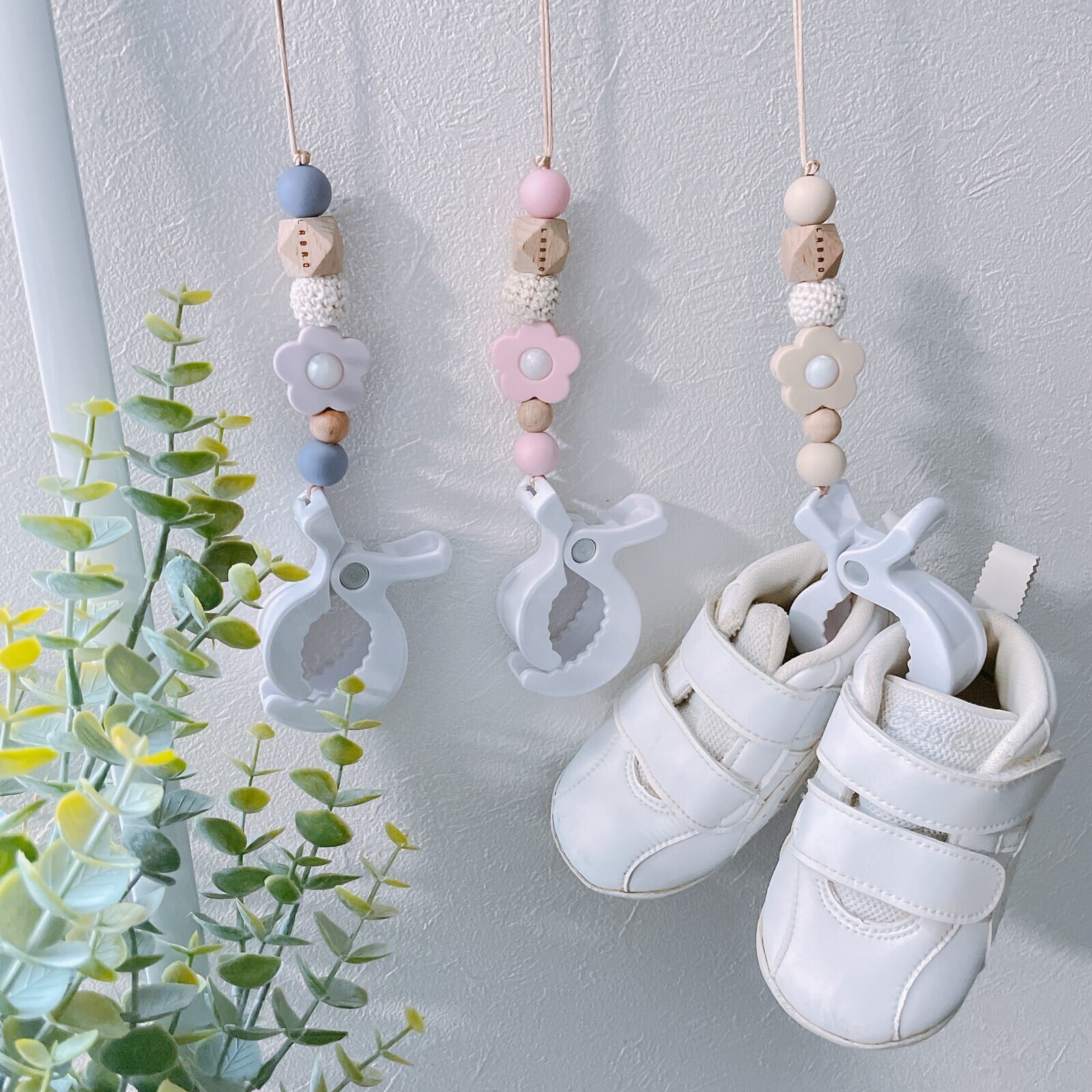 LABRO ラブロ | 赤ちゃんのお靴 ホルダー シューズクリップ お花 星 ウッドビーズ ベビーカーに♪