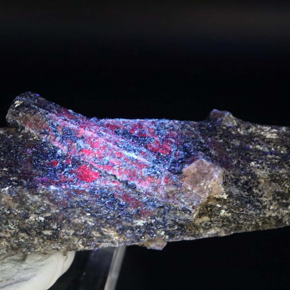 超レア！カリフォルア産 コランダム ルビー サファイア 原石 254.7g