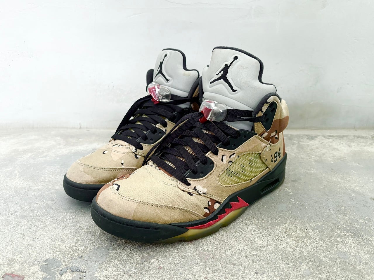 2015 Supreme × NIKE AIR JORDAN5 RETORO DESERT STORM