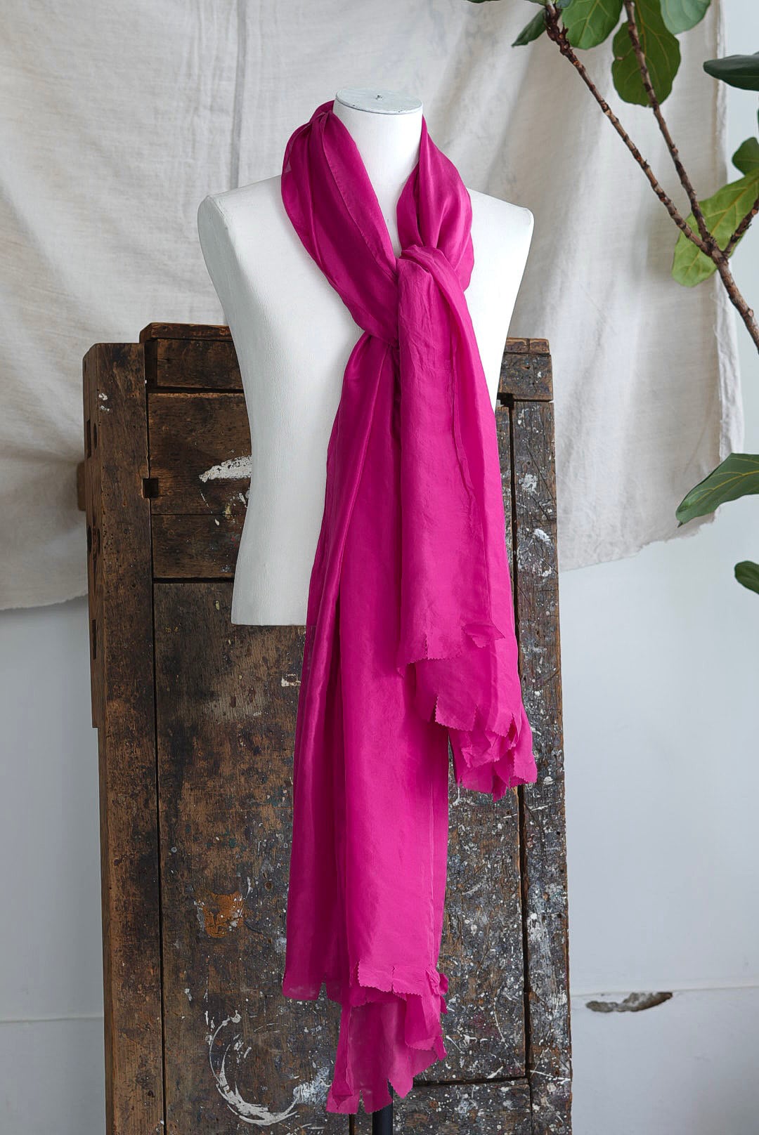 CHEZ VIDALENC - SILK SCARF (SOLID PINK)
