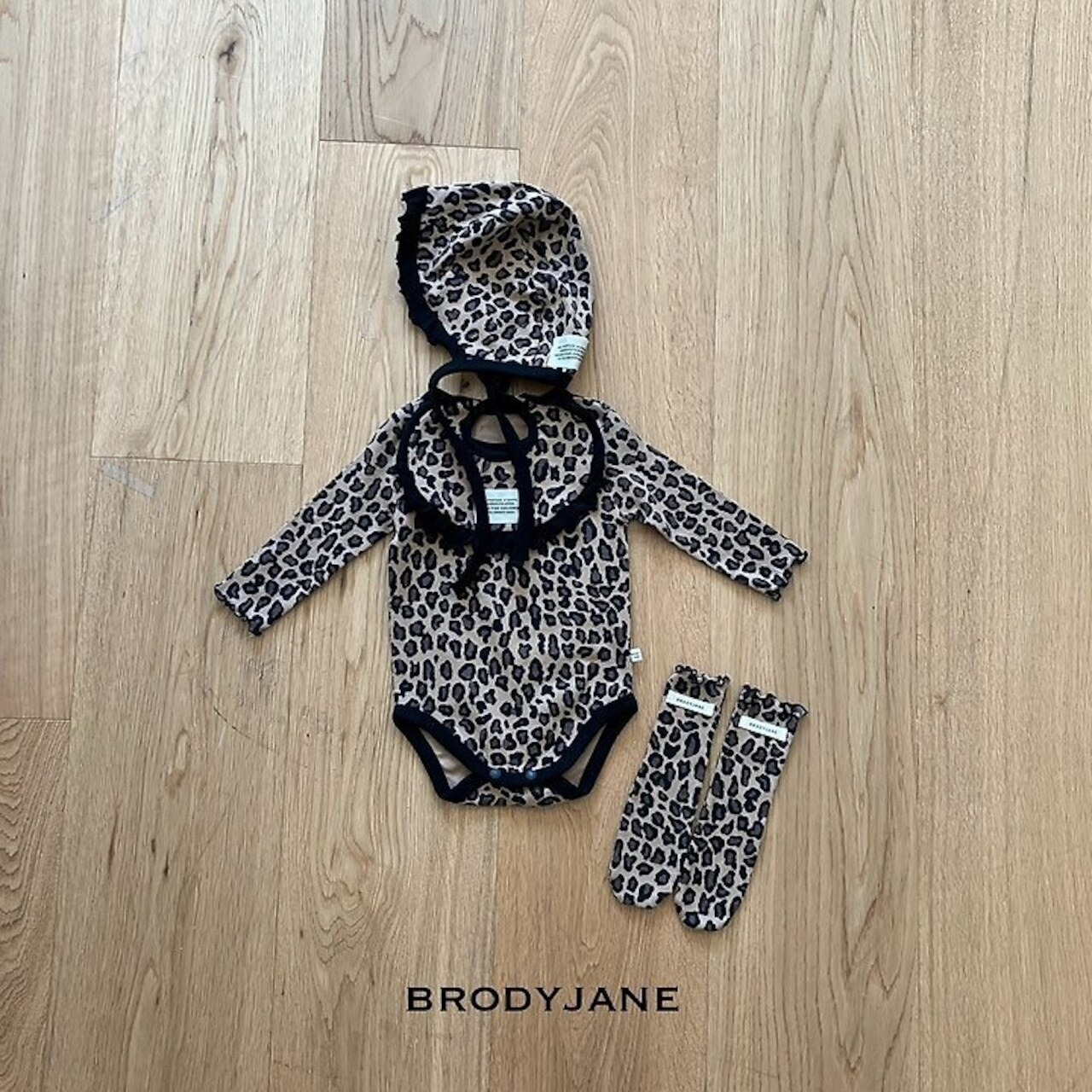 韓国子供服 / 26Autumn / 〖取寄〗Brodyjane / キャメルレオベビースーツ / ベビー服 / 赤ちゃん服 / ロンパース *S/M*