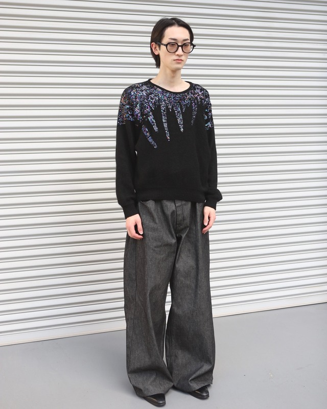 Front sequin design knit