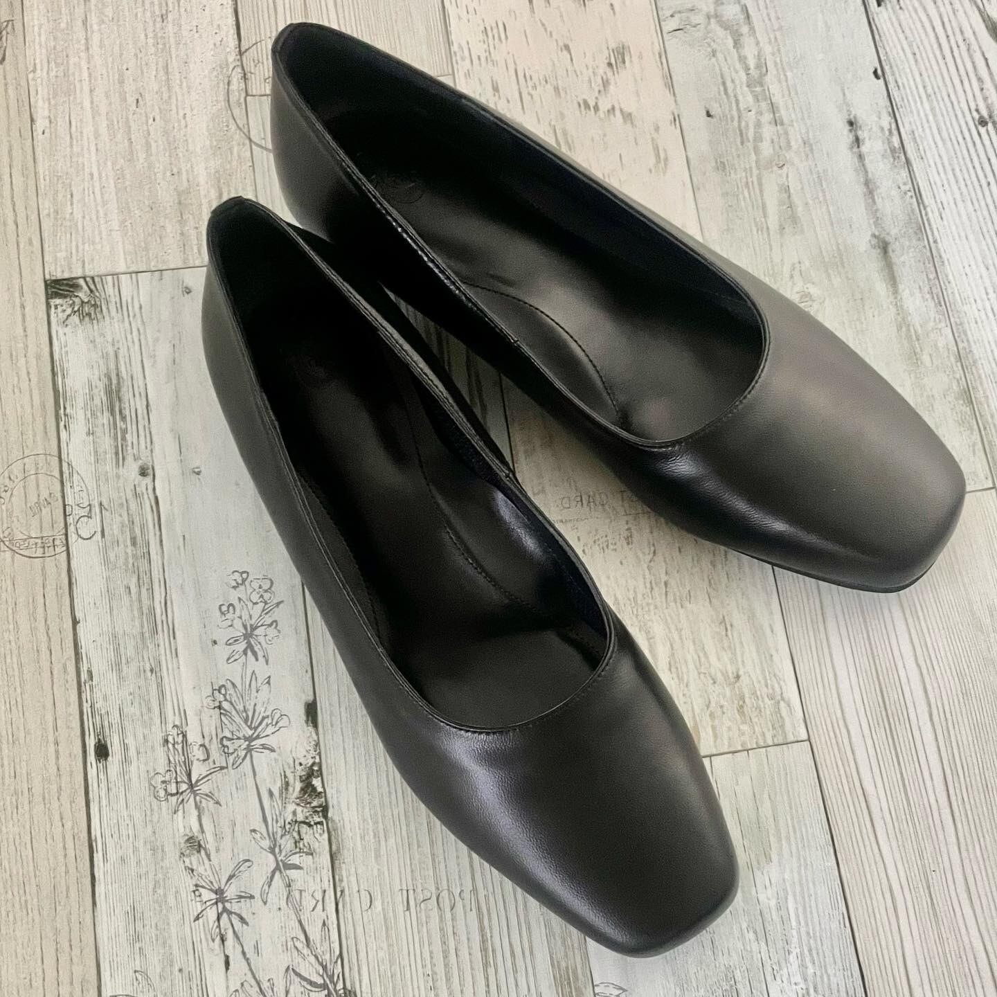 プレーンスクエアトゥパンプス