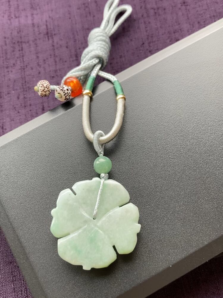 天然ミャンマー産翡翠（A貨） 陽緑葉モチーフネックレス
