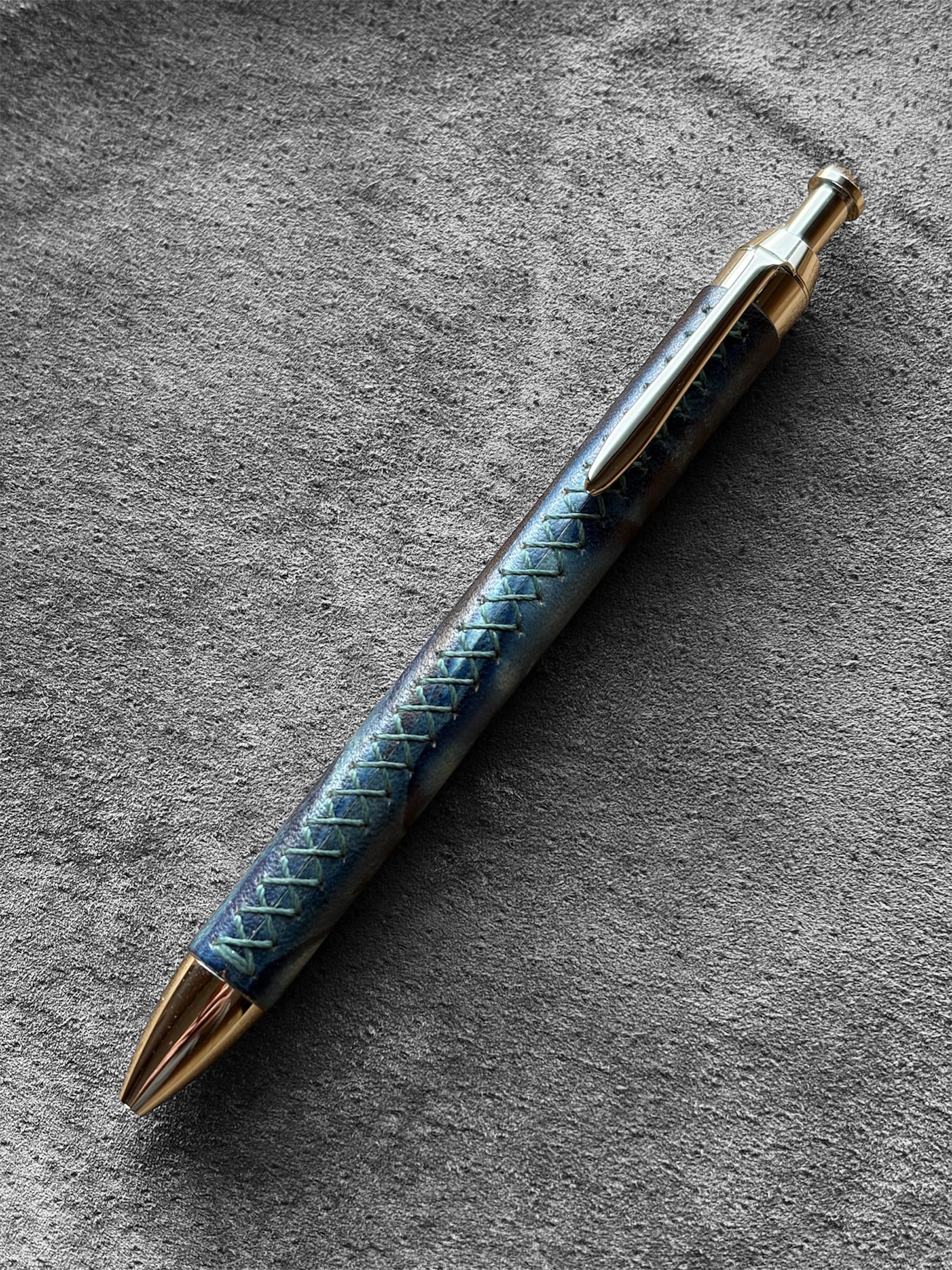 革ペン 藍染 クロコダイル ボールペン | TAKE SEA LEATHER