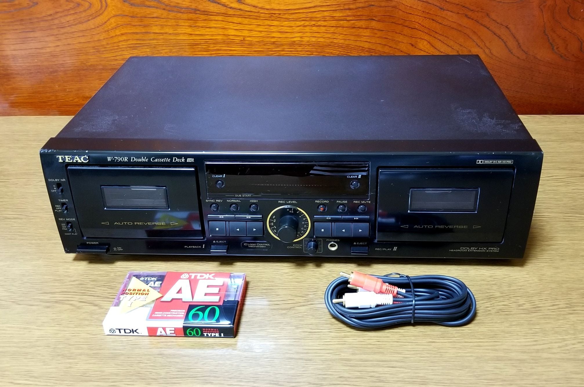 TEAC W-860R ダブルカセットデッキ・オートリバース・取説コピー付き①